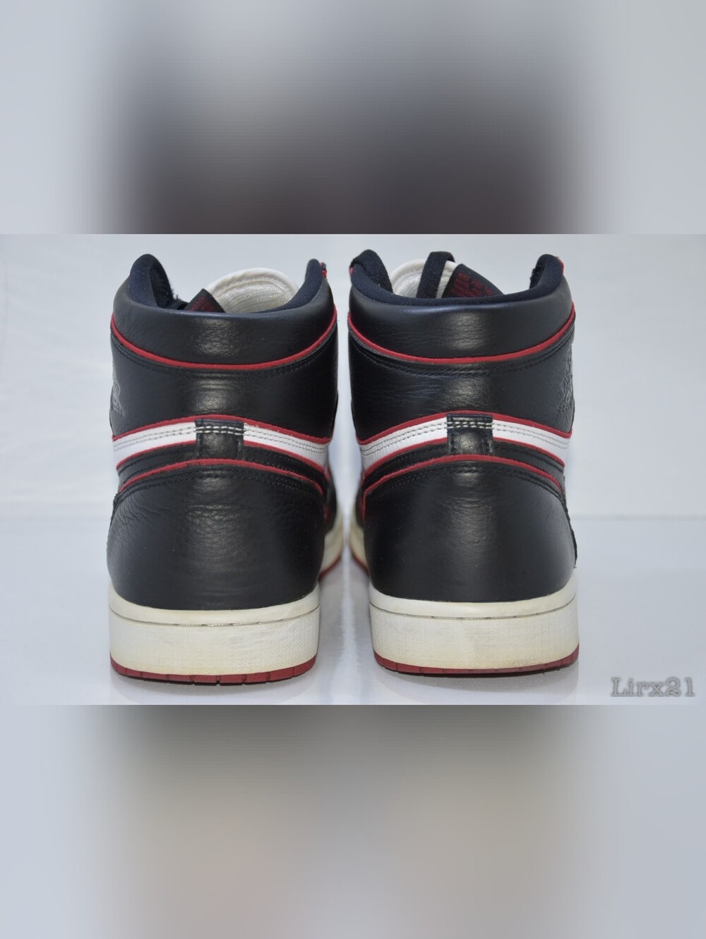 Nike Jordan 1 "Bloodline" Size 10M - Picture 3 of 6